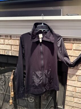 Under Armour light weight jacket, black, size Medium, EUC